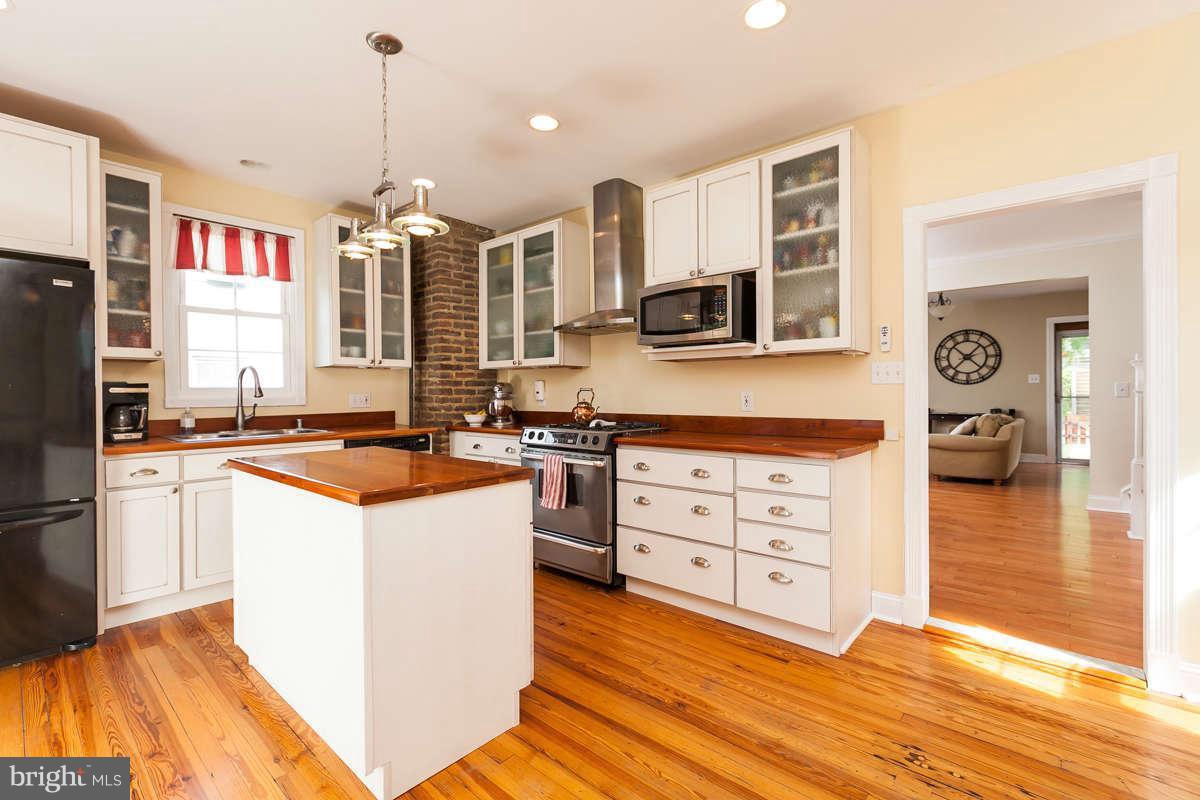 1307 Asbury Road Baltimore, MD 21209 - Photo 8 of 30 Kitchen