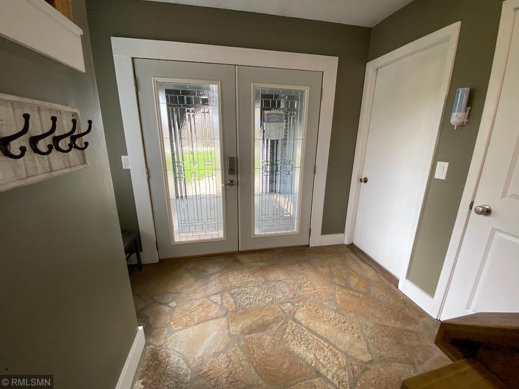 5985 Eureka Road Shorewood, MN 55331 - Photo 7 of 30