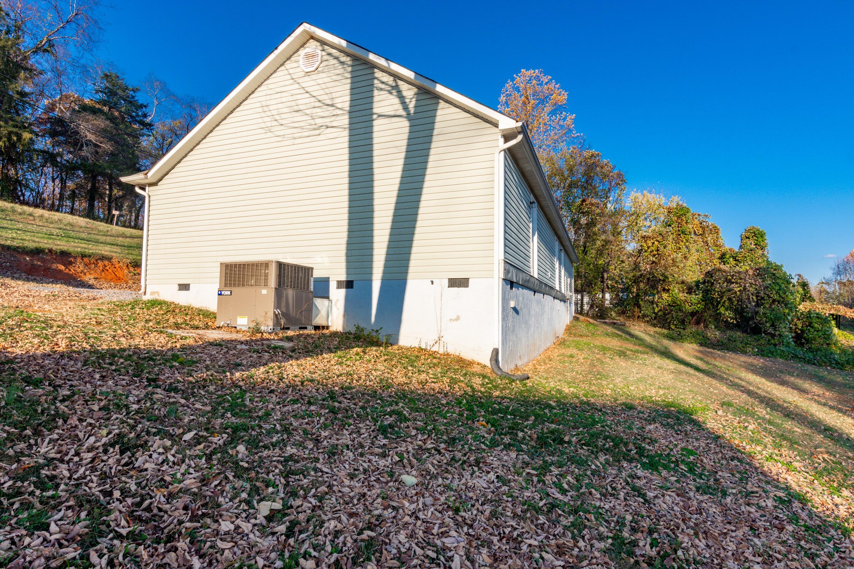 883 Black Oak Estates Road Dayton, TN 37321 - Photo 33 of 36 833 Black Oak Estates Rd-35