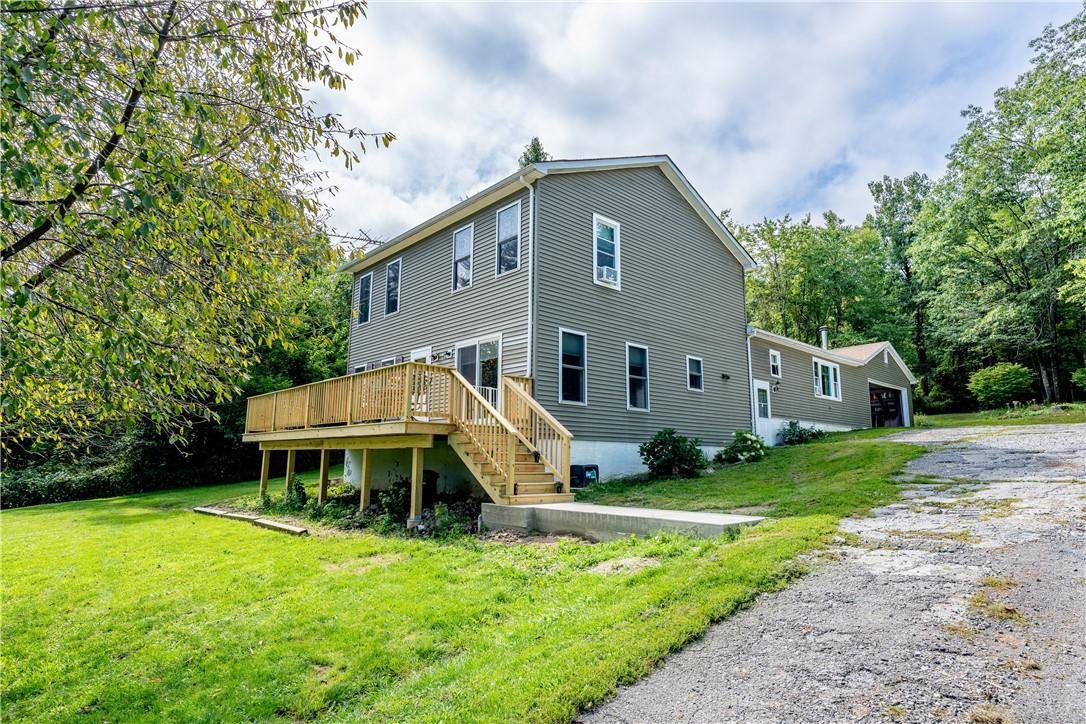 Welcome home to 147 West Hook Rd