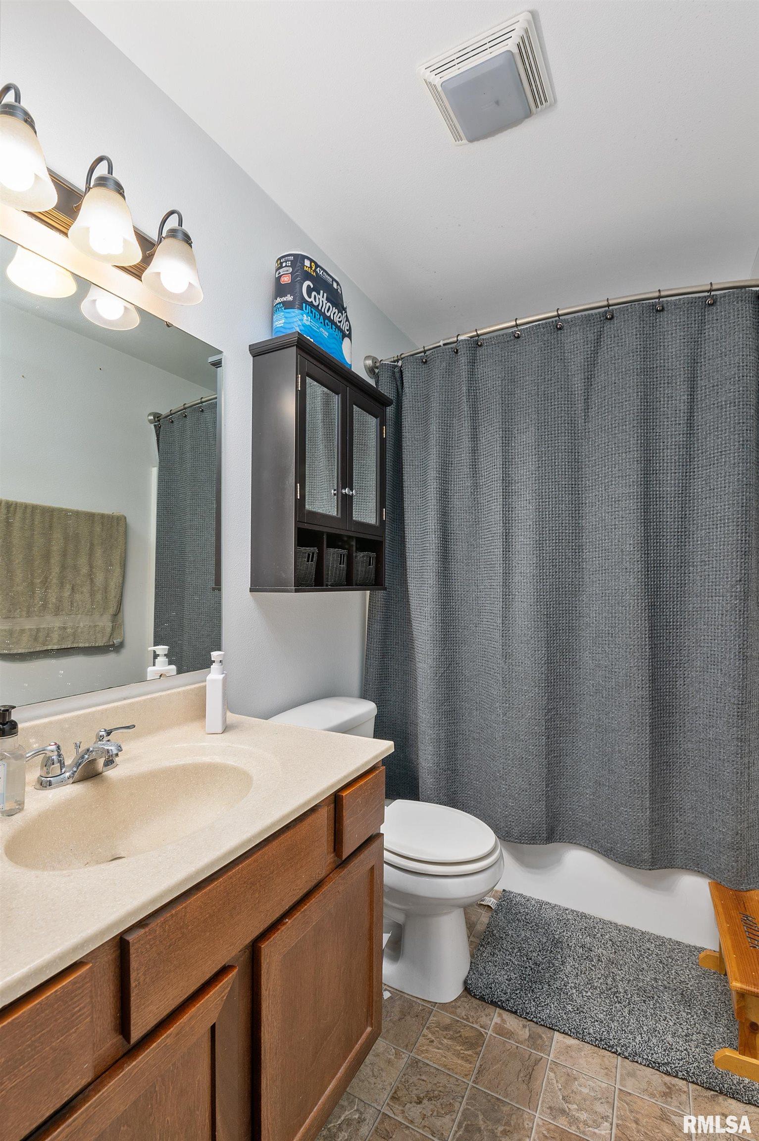 251 Vine Street, Unit 114 Riverside, IA 52327 - Photo 11 of 20