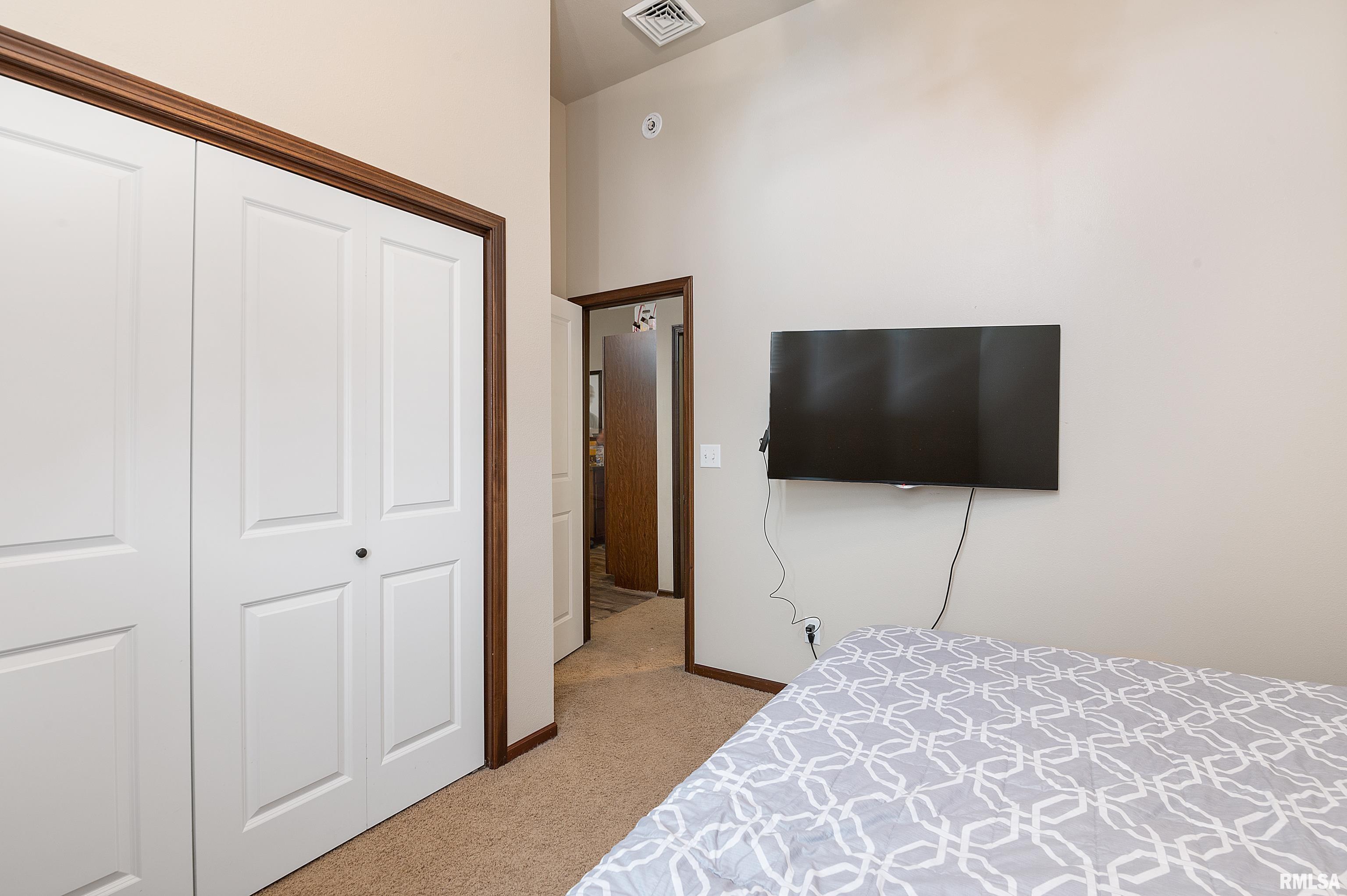 251 Vine Street, Unit 114 Riverside, IA 52327 - Photo 14 of 20