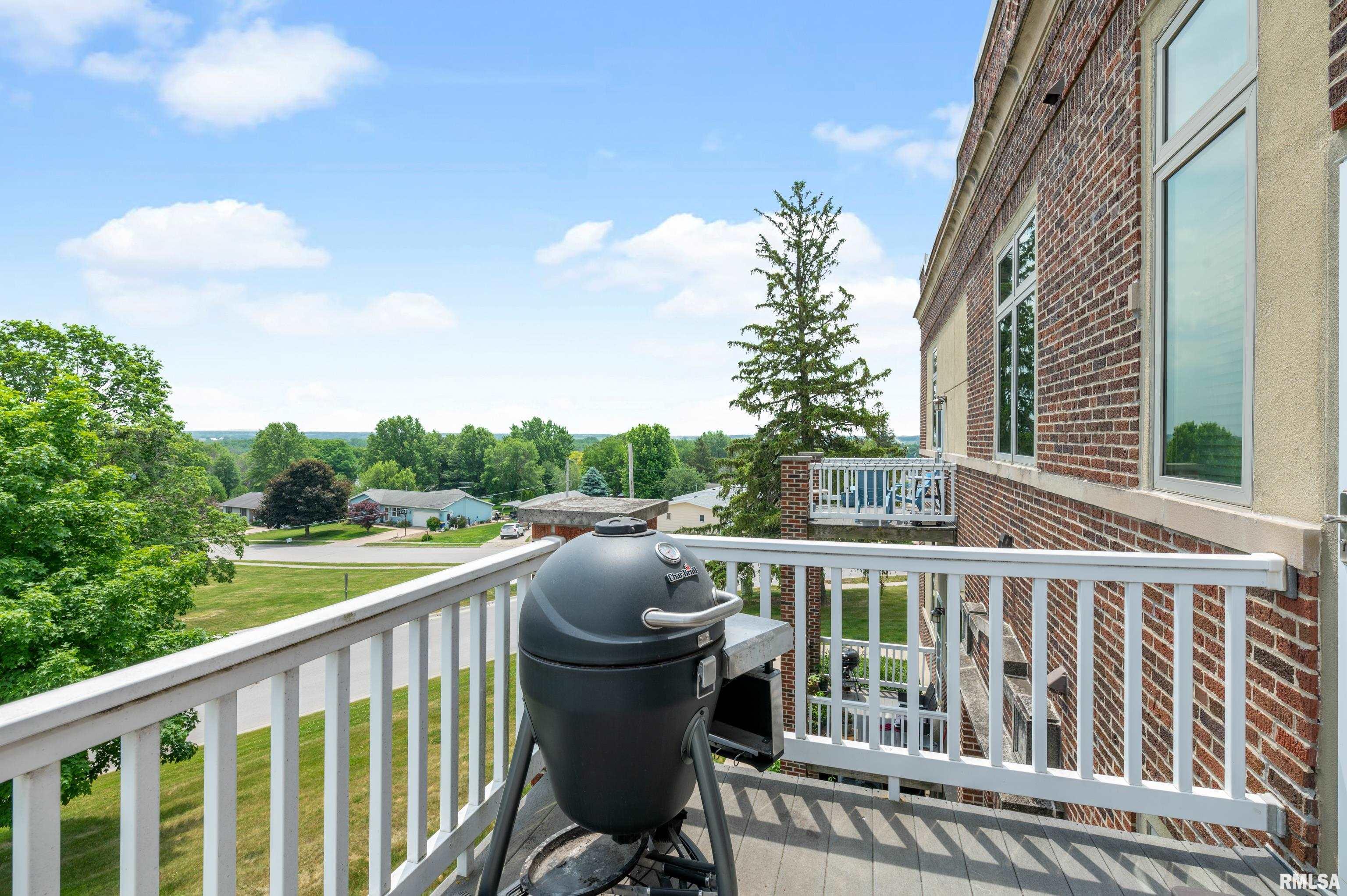 251 Vine Street, Unit 114 Riverside, IA 52327 - Photo 3 of 20