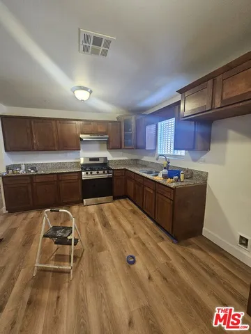 $2,950 | 858 West 43rd Place, Los Angeles, CA 90037