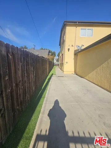 $2,950 | 858 West 43rd Place, Los Angeles, CA 90037