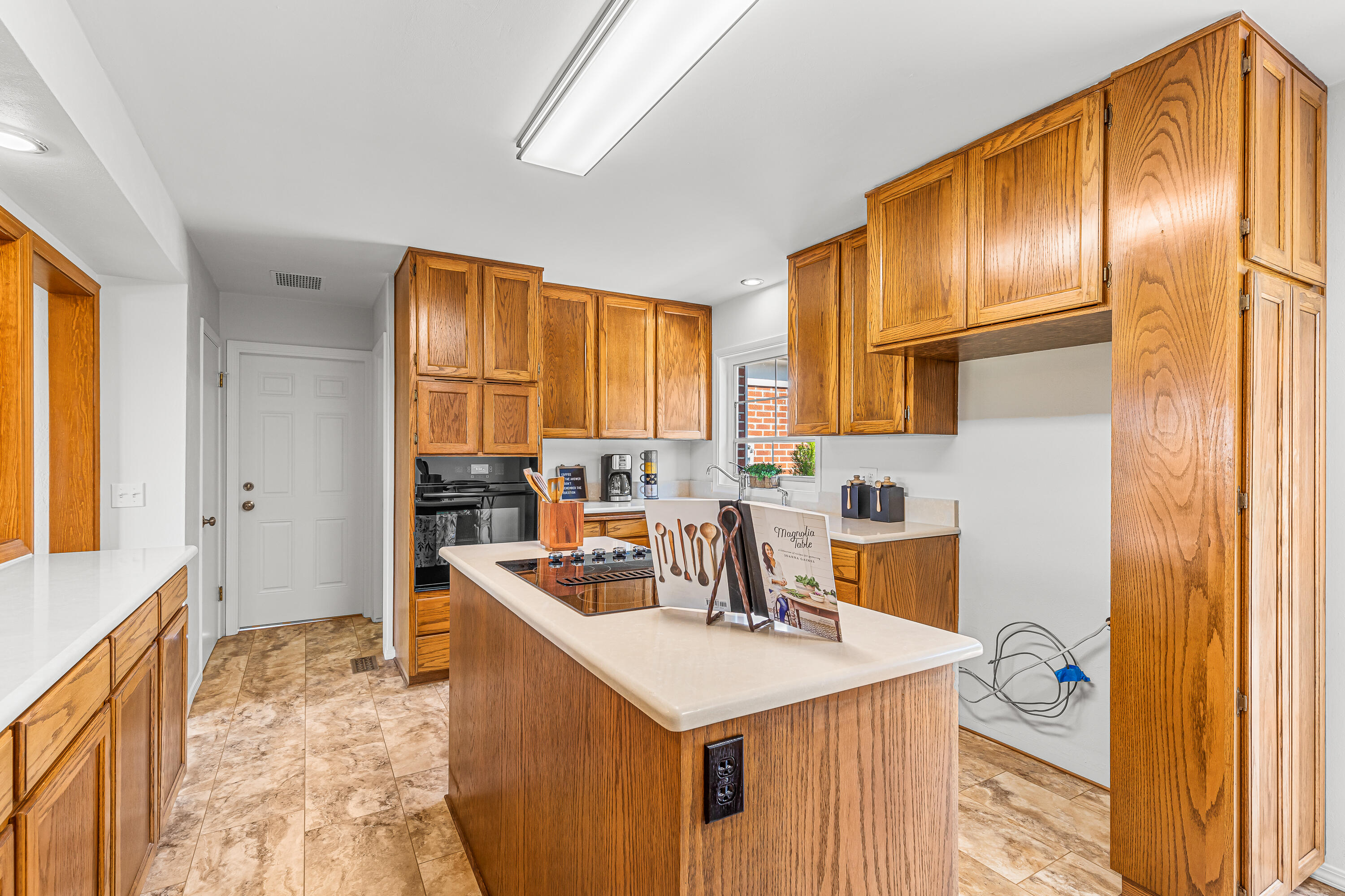 2038 Coker Butte Road Medford, OR 97504 - Photo 12 of 38 9