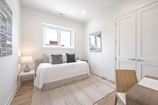 $965,000 | 2129 North Damen Avenue, Unit 2S, Chicago, IL 60647