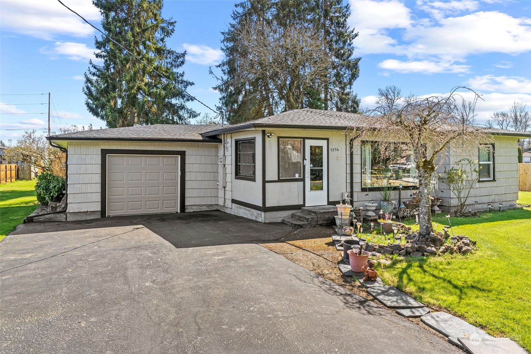 a view of a house with backyard and sitting area