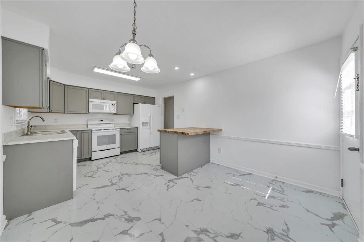 3149 Ventnor Road Southeast Roanoke, VA 24014 - Photo 13 of 43 Kitchen