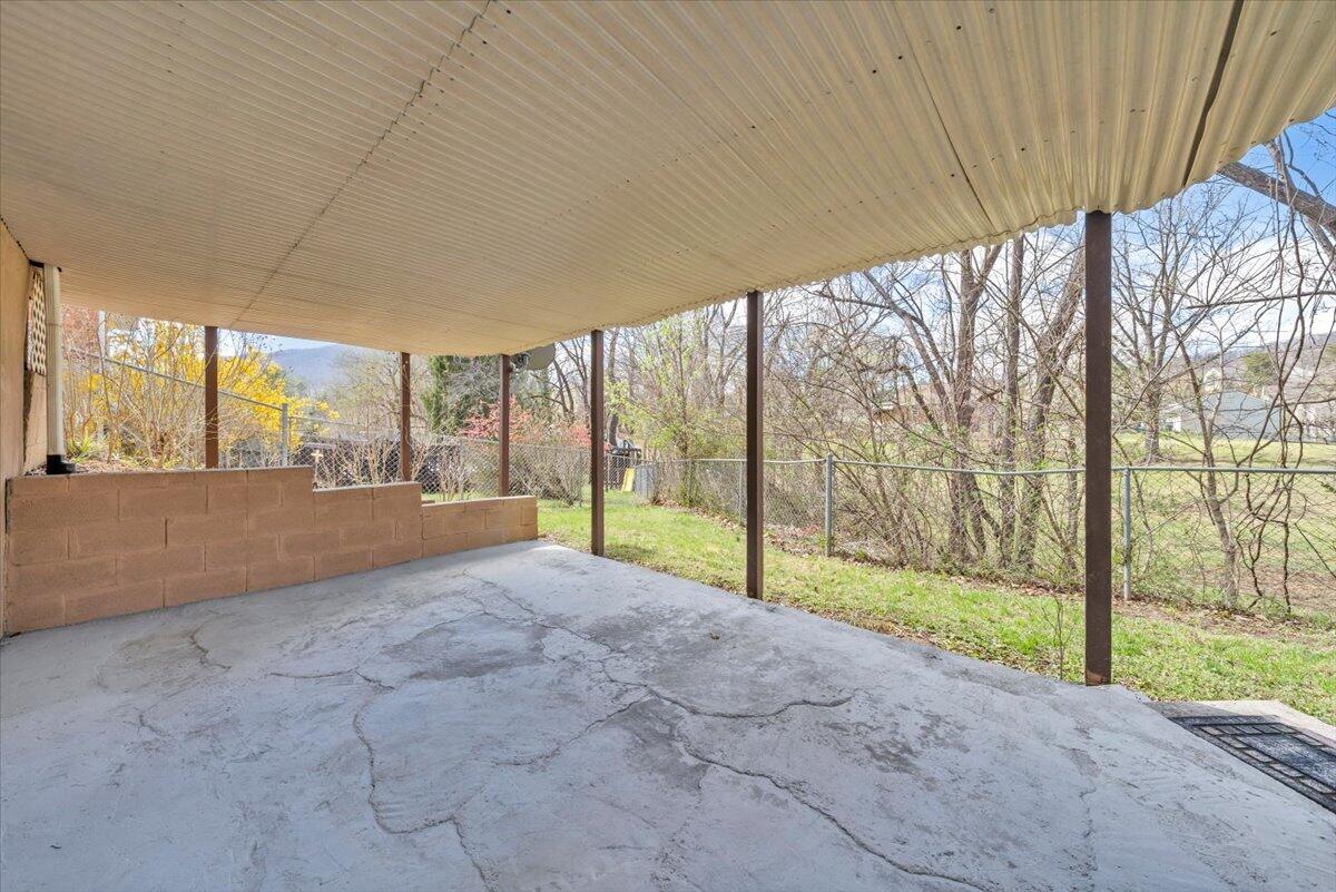 3149 Ventnor Road Southeast Roanoke, VA 24014 - Photo 35 of 43 Covered patio