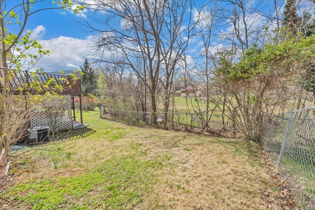 3149 Ventnor Road Southeast Roanoke, VA 24014 - Photo 36 of 43 Fenced yard