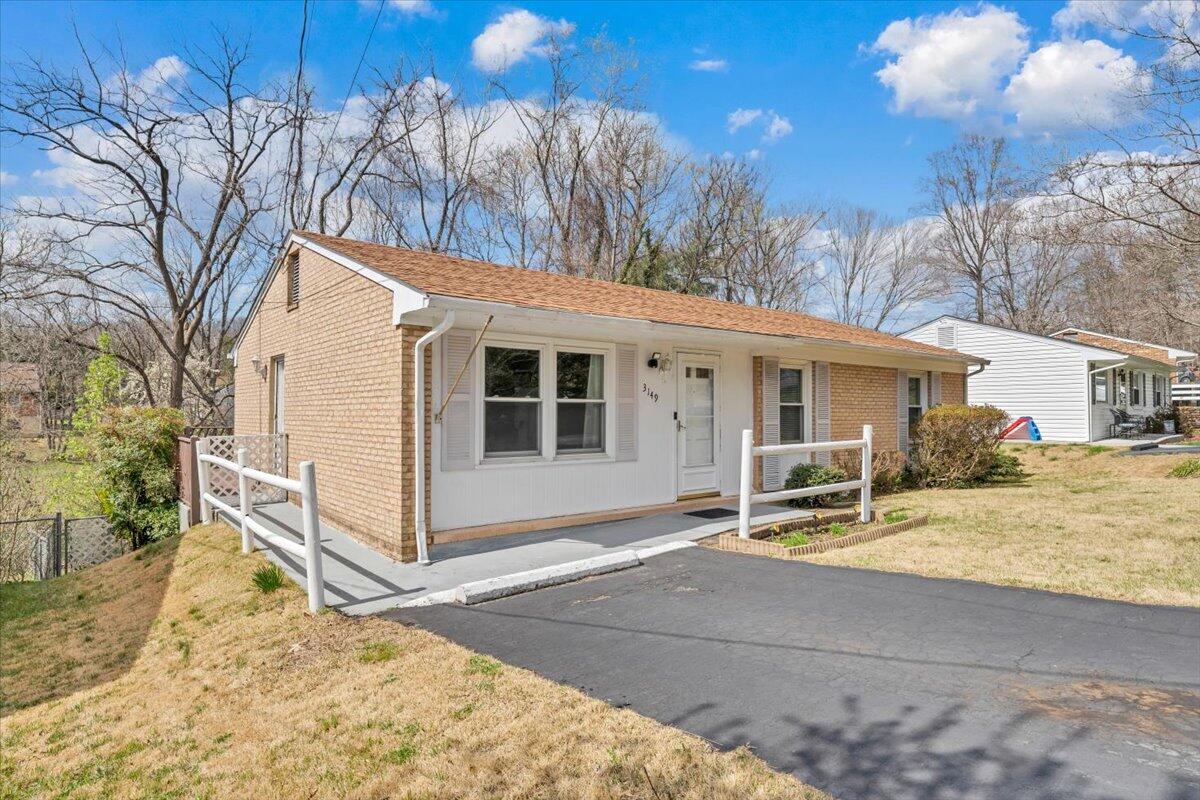 3149 Ventnor Road Southeast Roanoke, VA 24014 - Photo 40 of 43 Paved Driveway