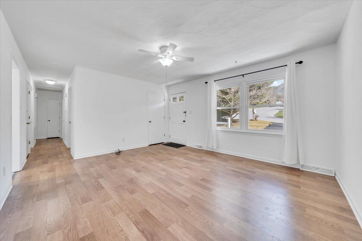 3149 Ventnor Road Southeast Roanoke, VA 24014 - Photo 5 of 43 Lots of Updates