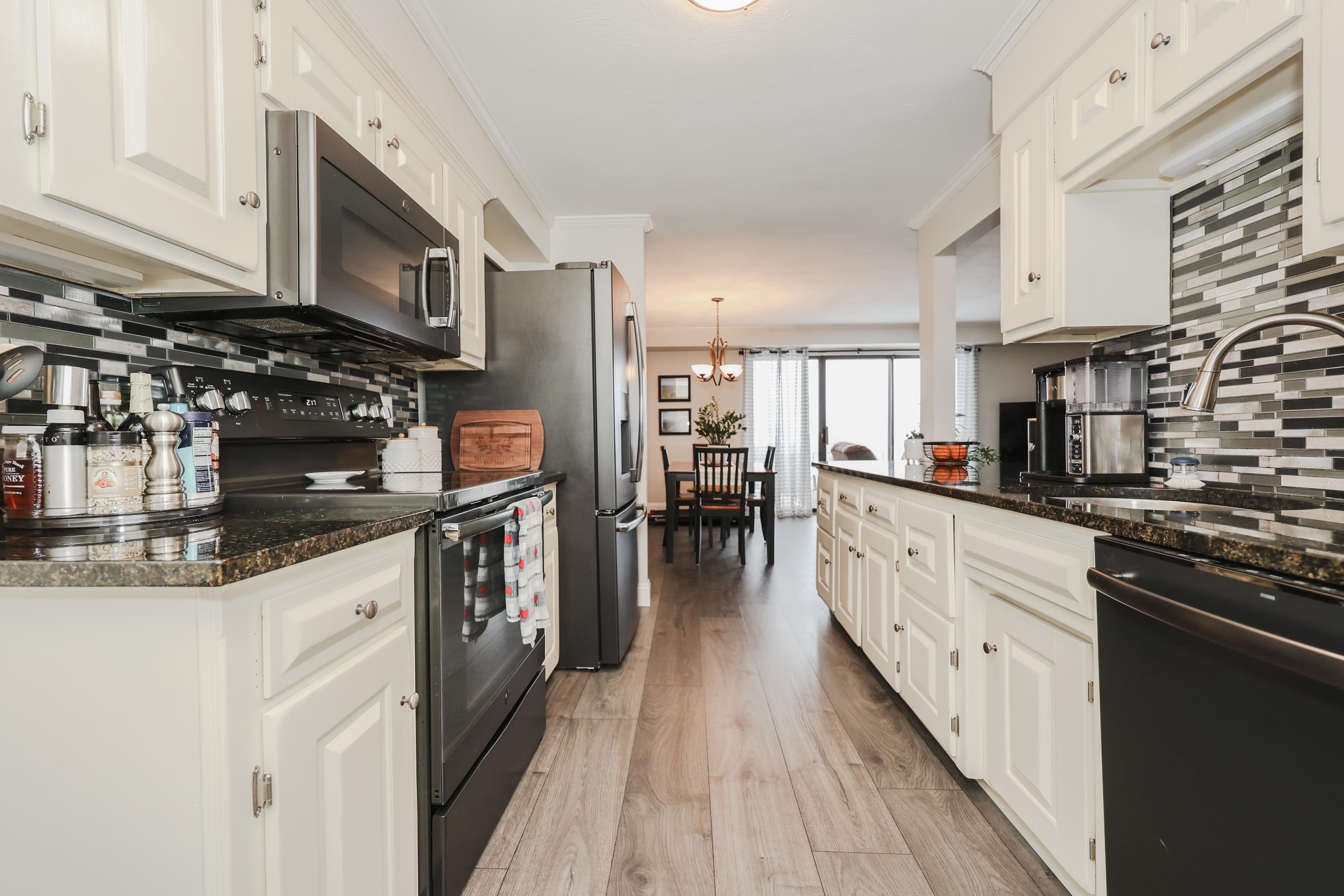 39 Spit Brook Road, Unit D47 Nashua, NH 03060 - Photo 2 of 29 Gallery Image 2