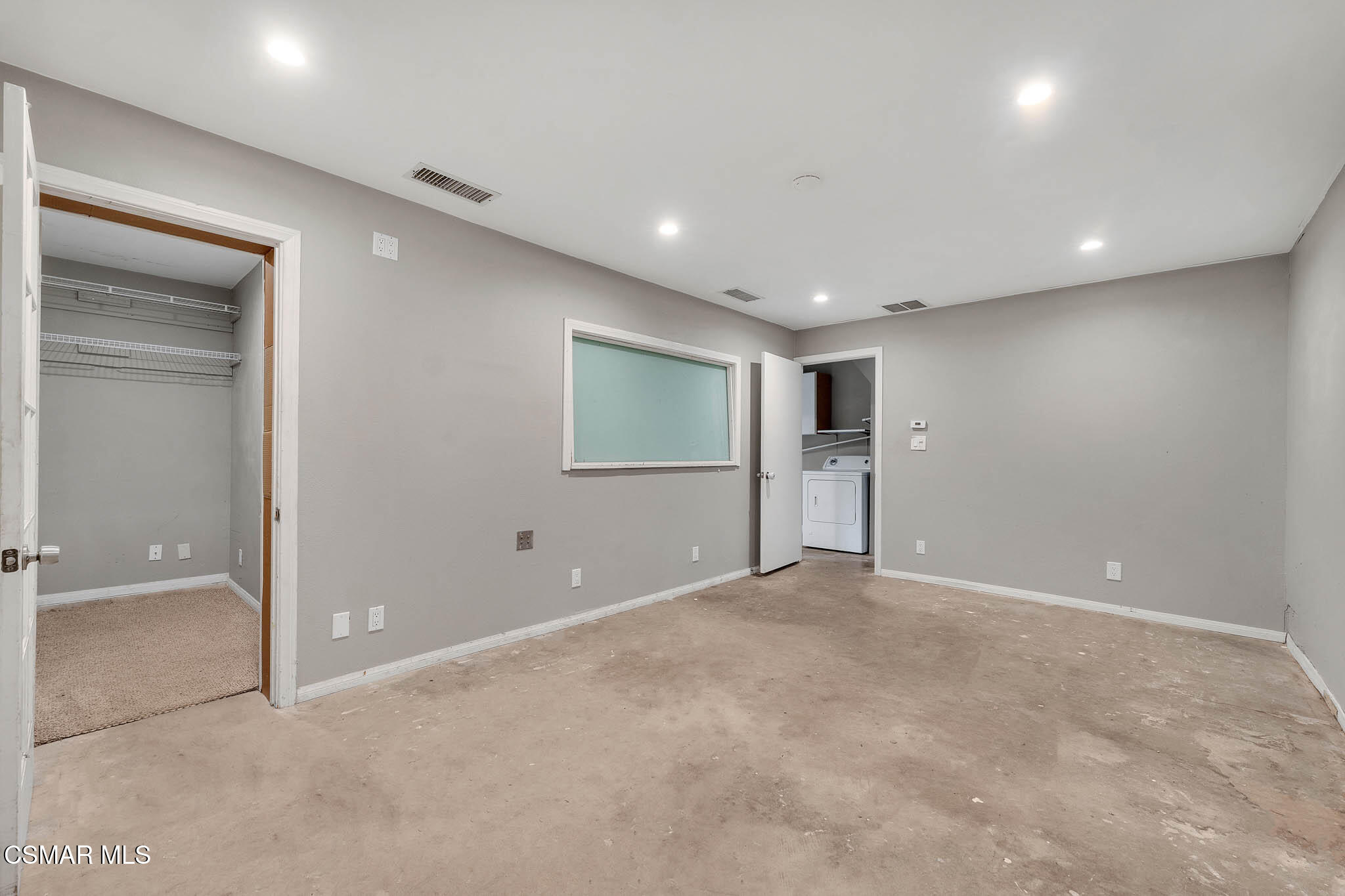 3063 Ditch Road Simi Valley, CA 93063 - Photo 14 of 49 an empty room with an entryway