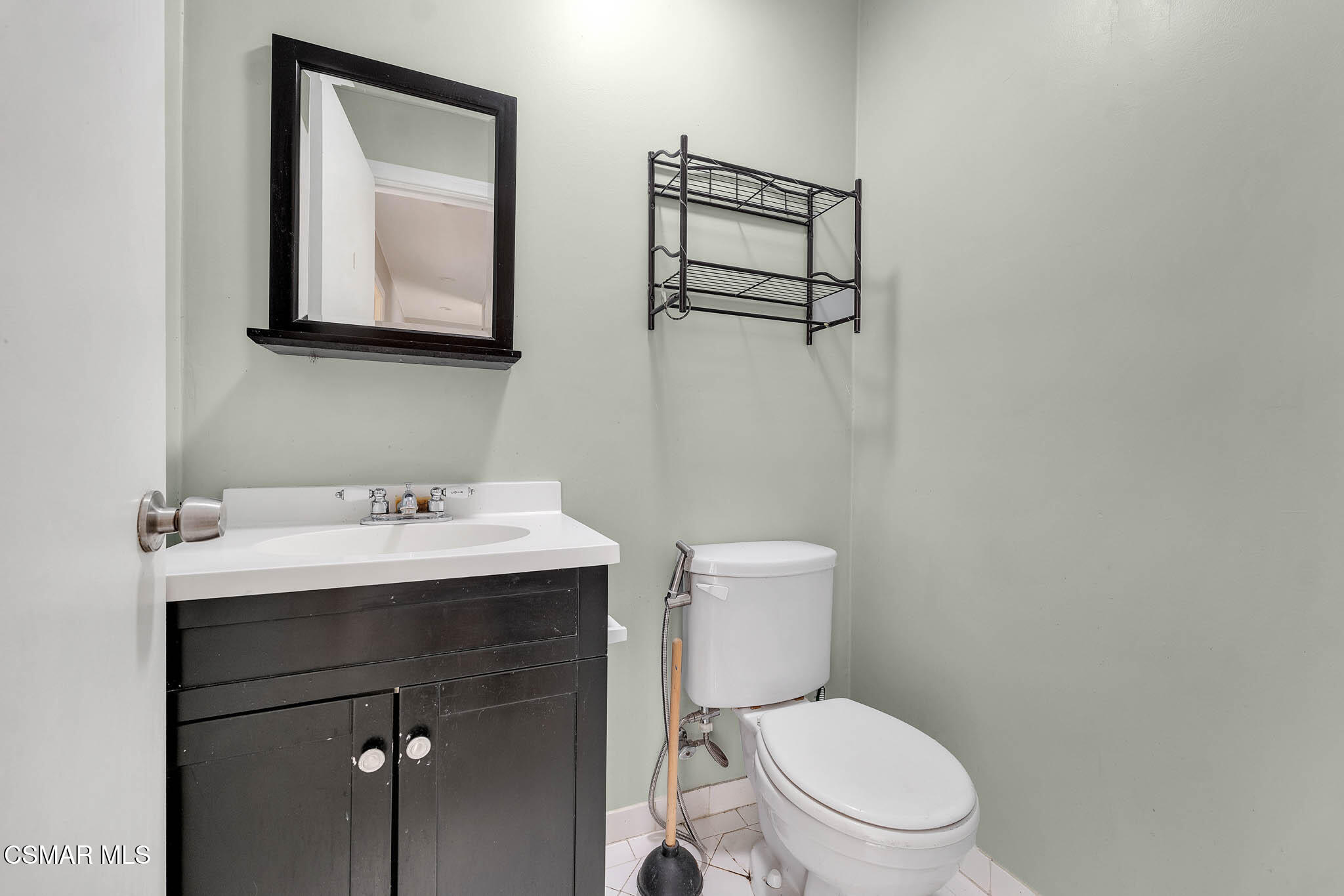 3063 Ditch Road Simi Valley, CA 93063 - Photo 23 of 49 a bathroom with a toilet a sink and mirror