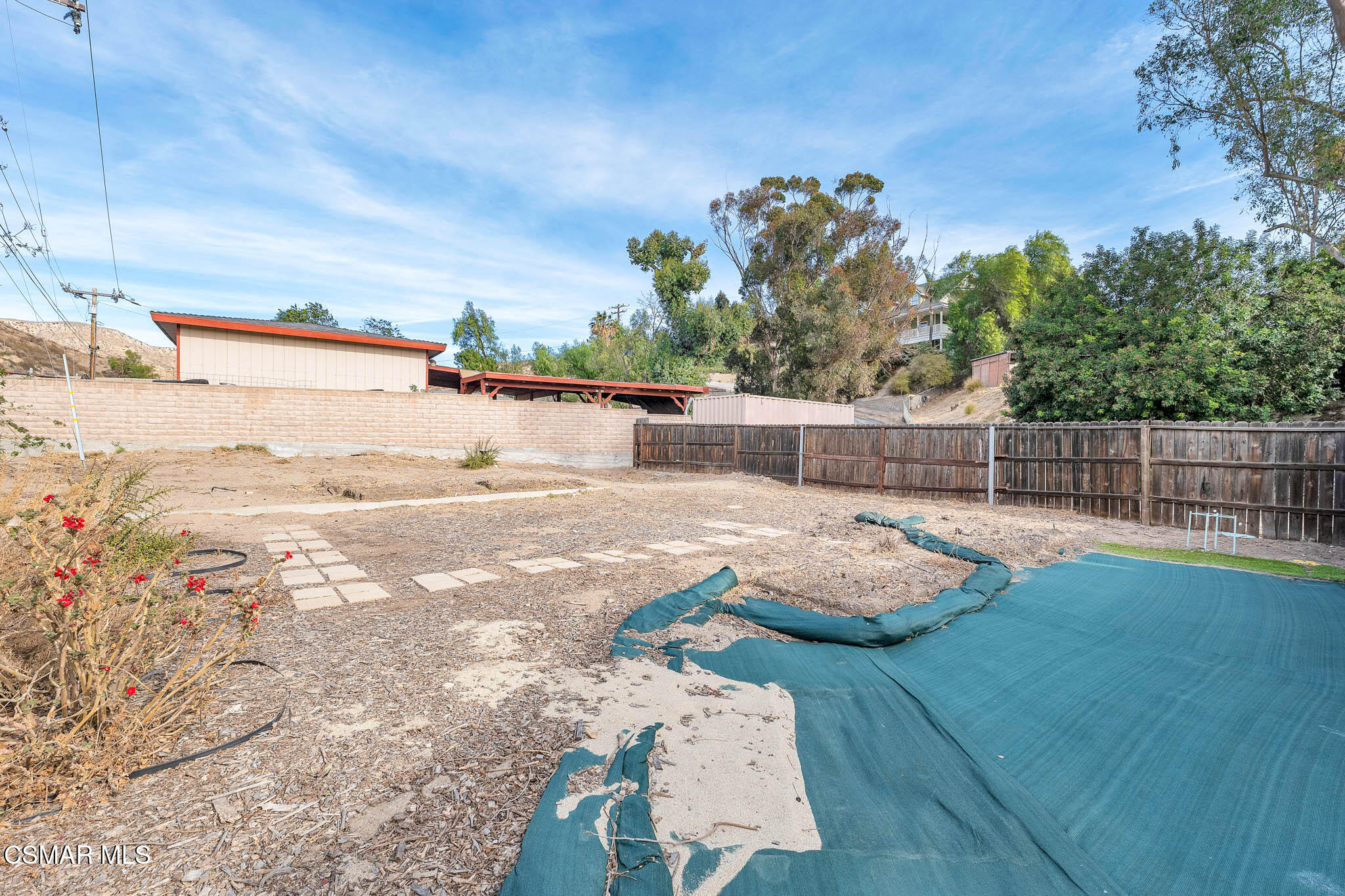 3063 Ditch Road Simi Valley, CA 93063 - Photo 27 of 49 a view of a backyard