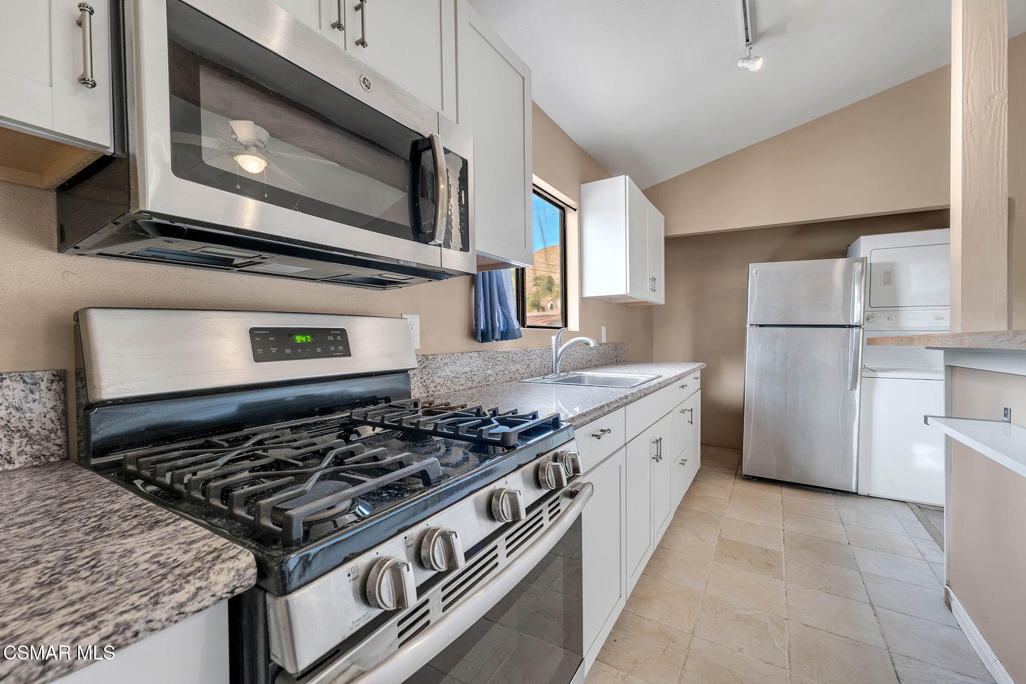 3063 Ditch Road Simi Valley, CA 93063 - Photo 38 of 49 a kitchen with a stove and a microwave