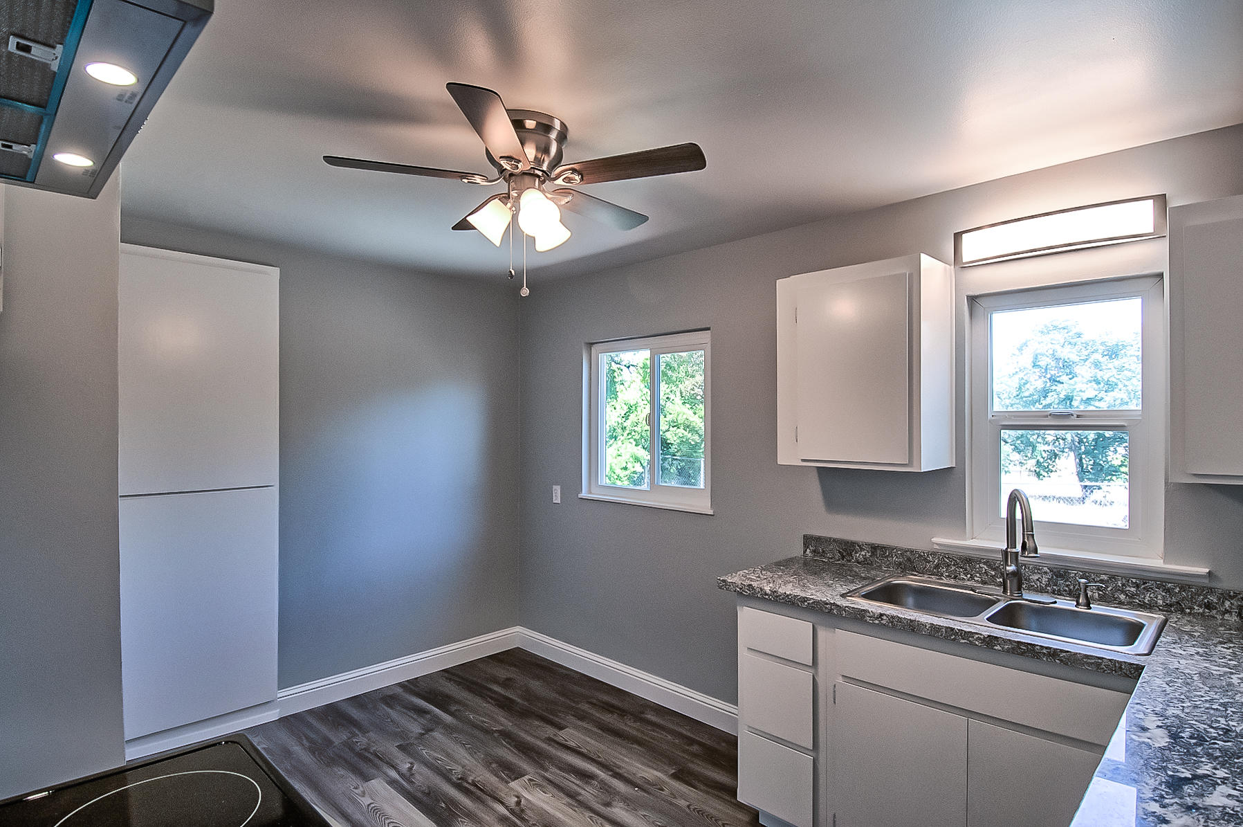 827 Ridge Road Redding, CA 96003 - Photo 11 of 32 Kitchen