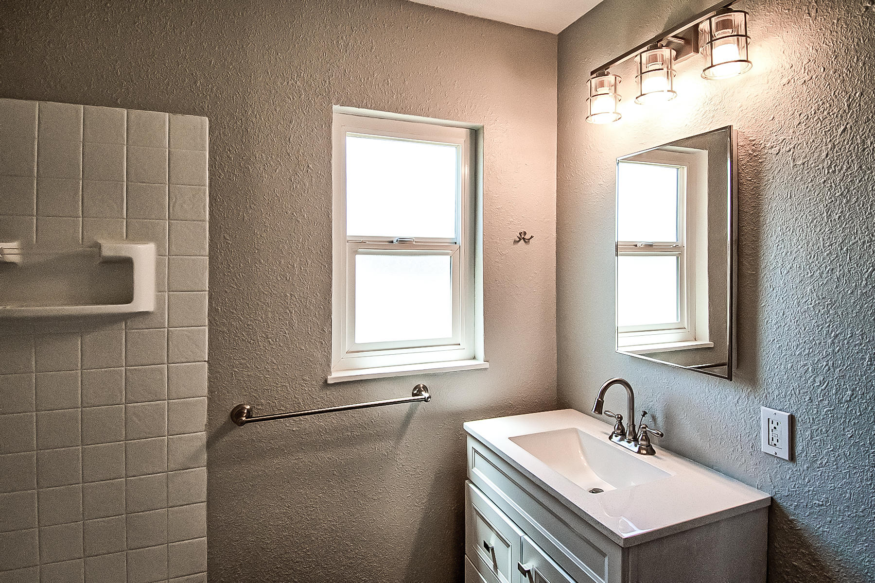827 Ridge Road Redding, CA 96003 - Photo 20 of 32 Bathroom