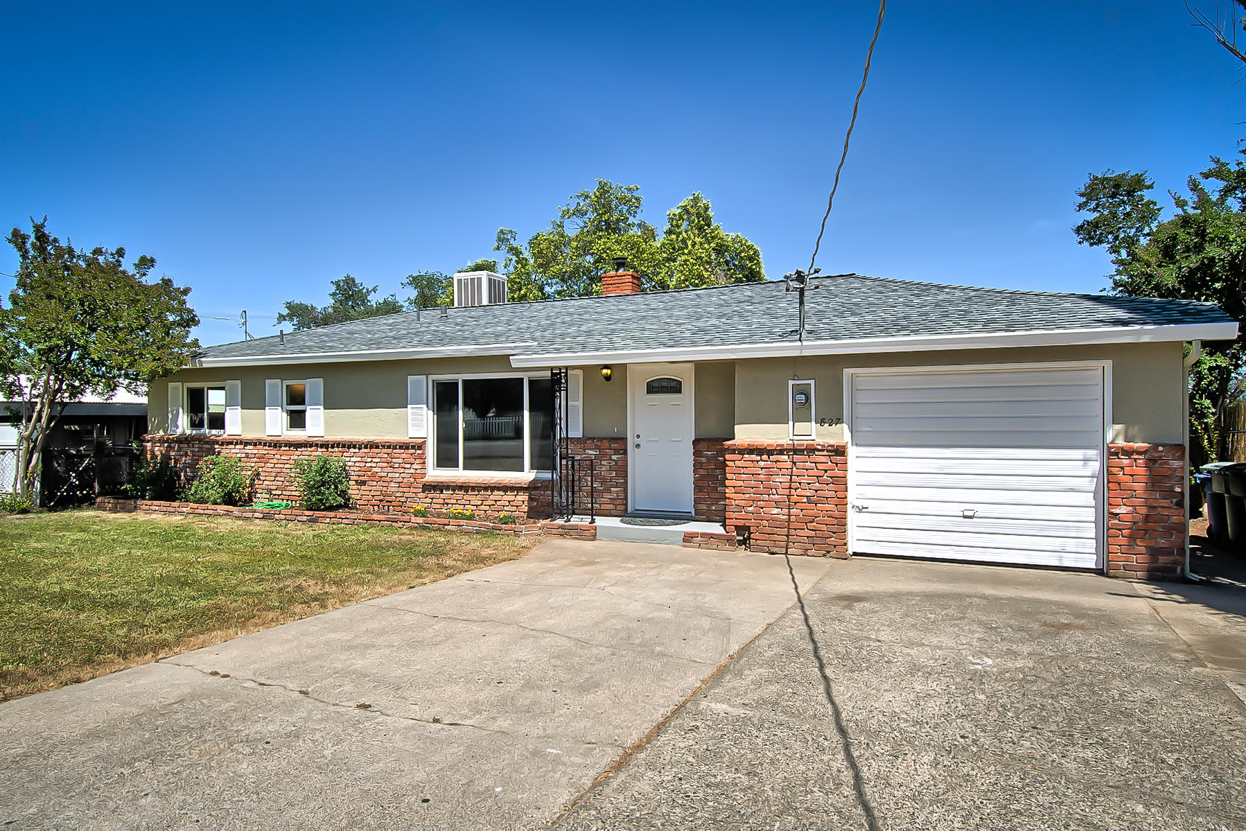 827 Ridge Road Redding, CA 96003 - Photo 2 of 32 Front