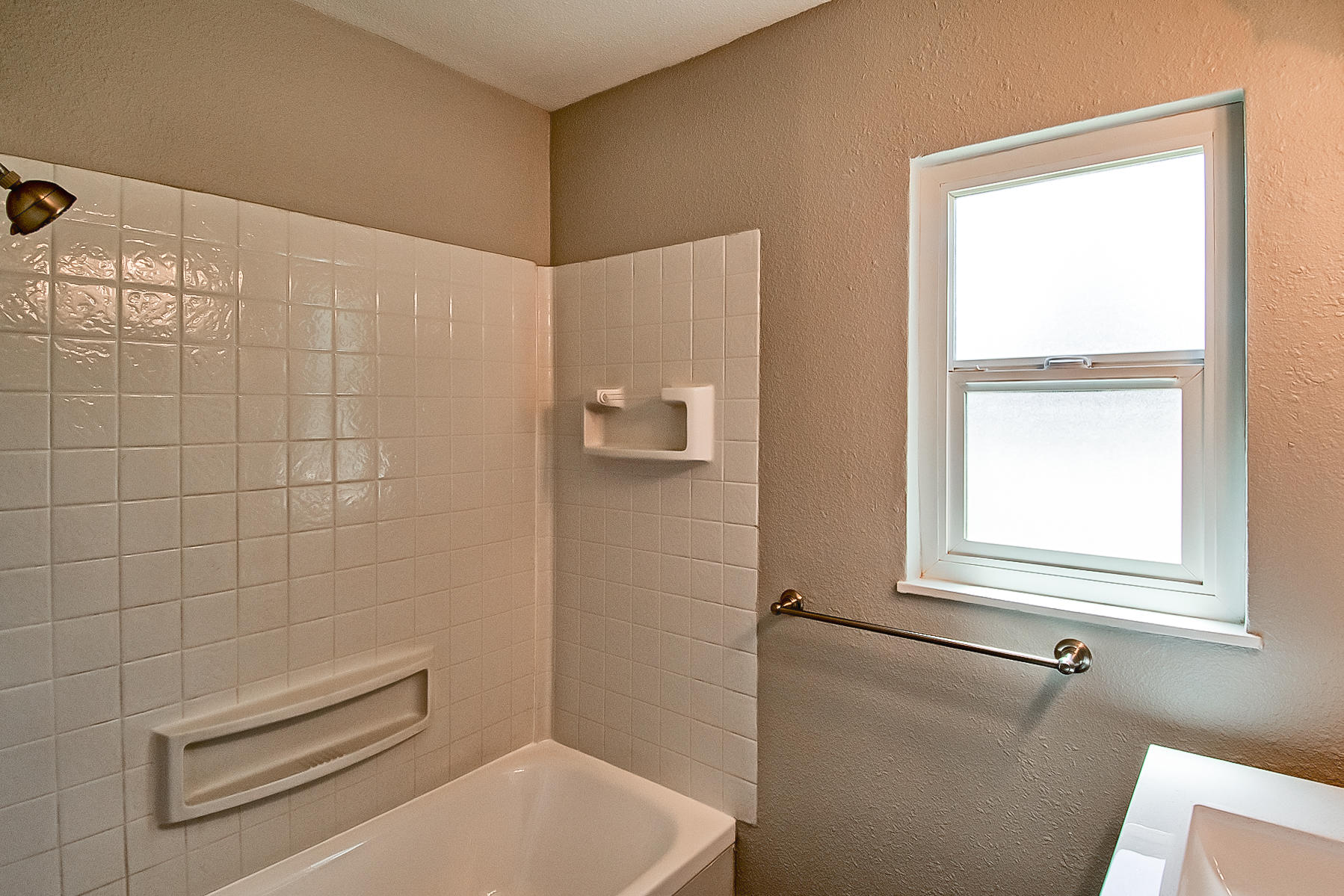 827 Ridge Road Redding, CA 96003 - Photo 21 of 32 Bathroom