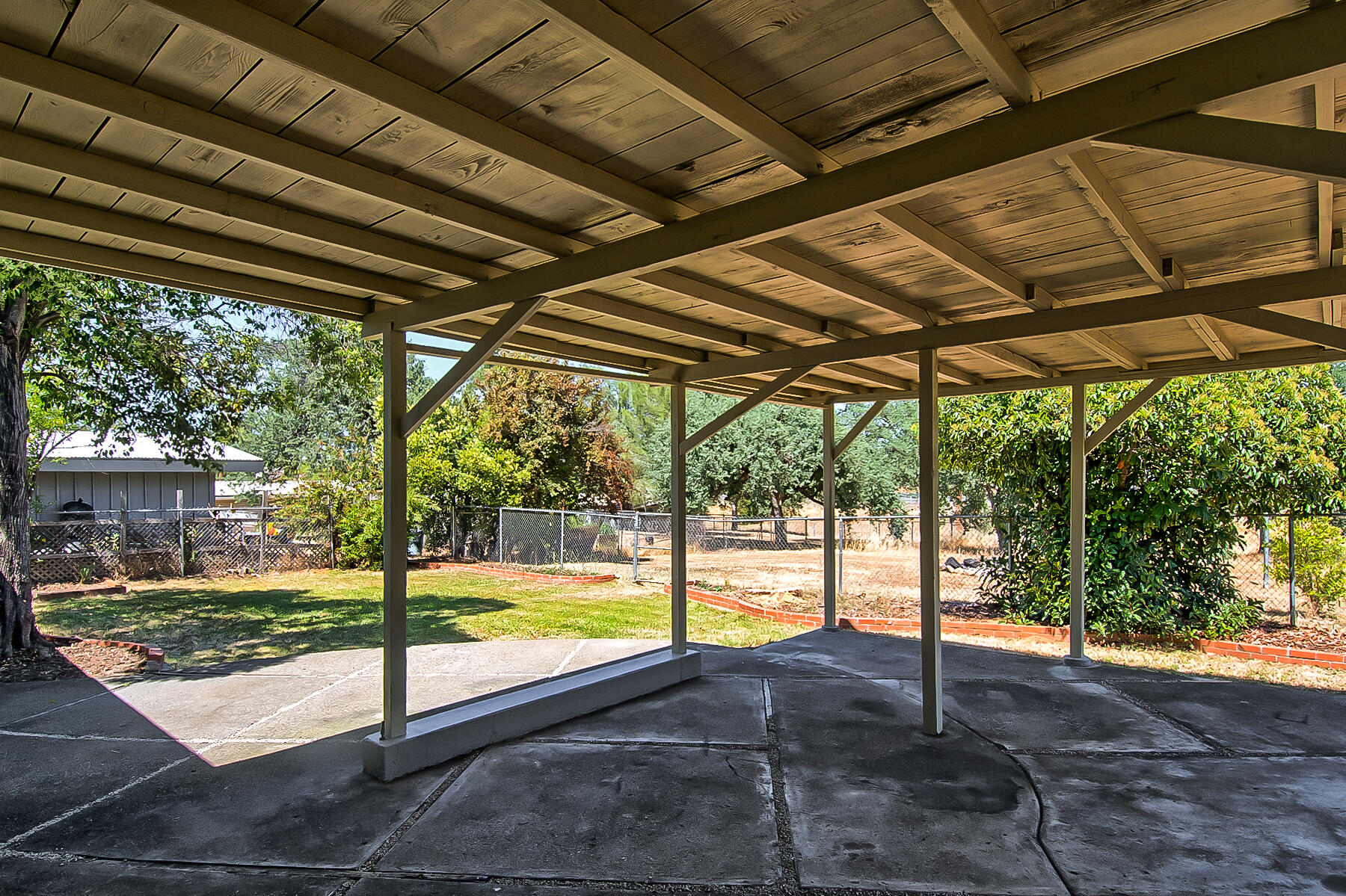 827 Ridge Road Redding, CA 96003 - Photo 23 of 32 Patio