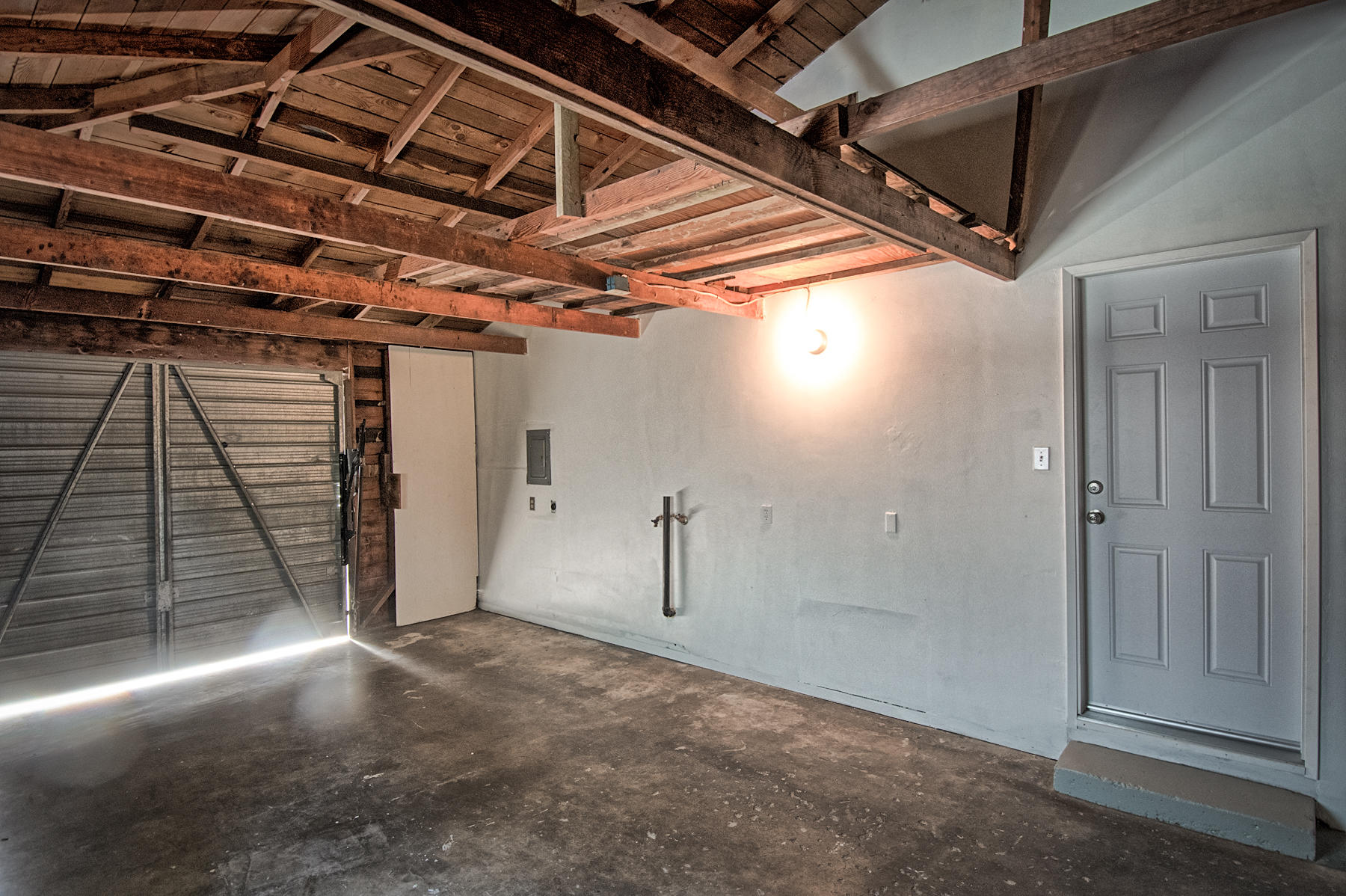 827 Ridge Road Redding, CA 96003 - Photo 25 of 32 Garage