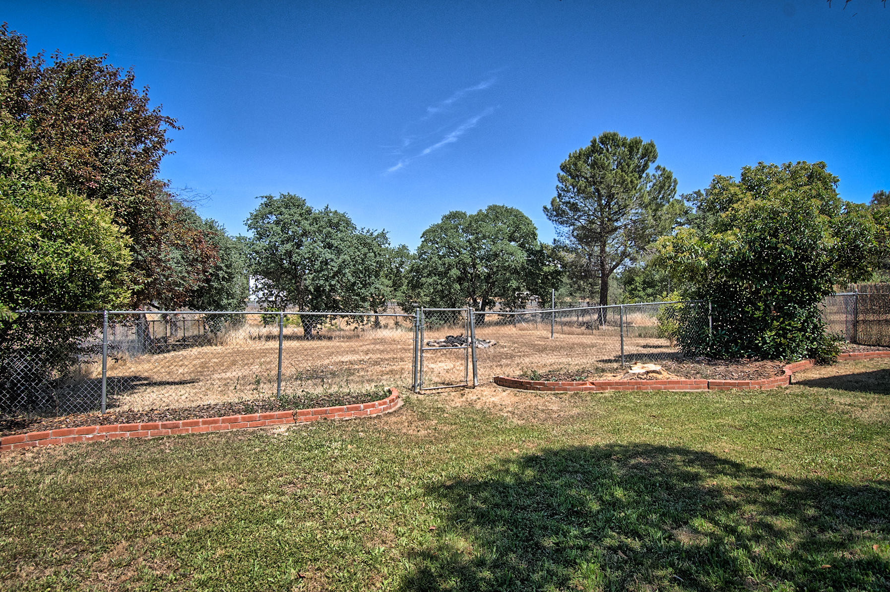 827 Ridge Road Redding, CA 96003 - Photo 28 of 32 Backyard