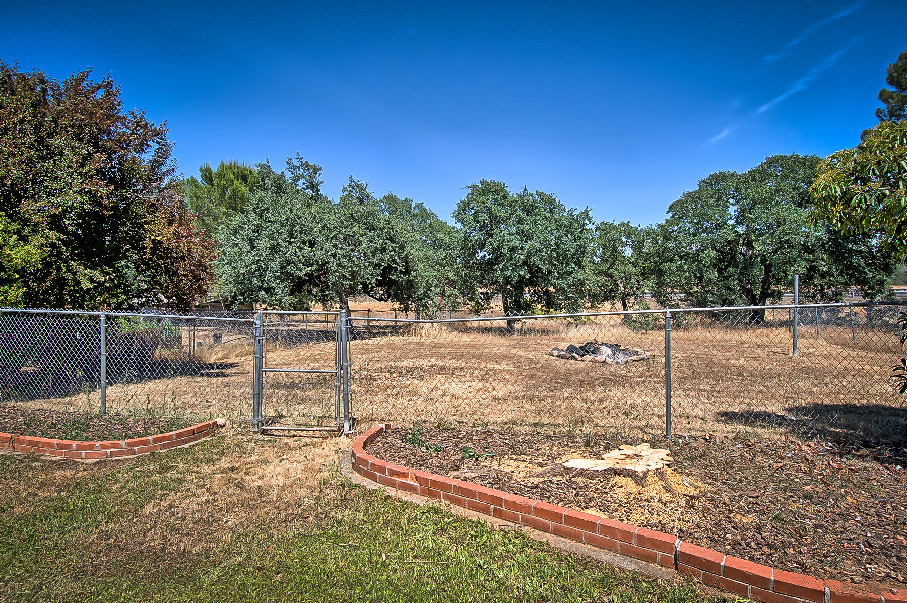 827 Ridge Road Redding, CA 96003 - Photo 29 of 32 Backyard