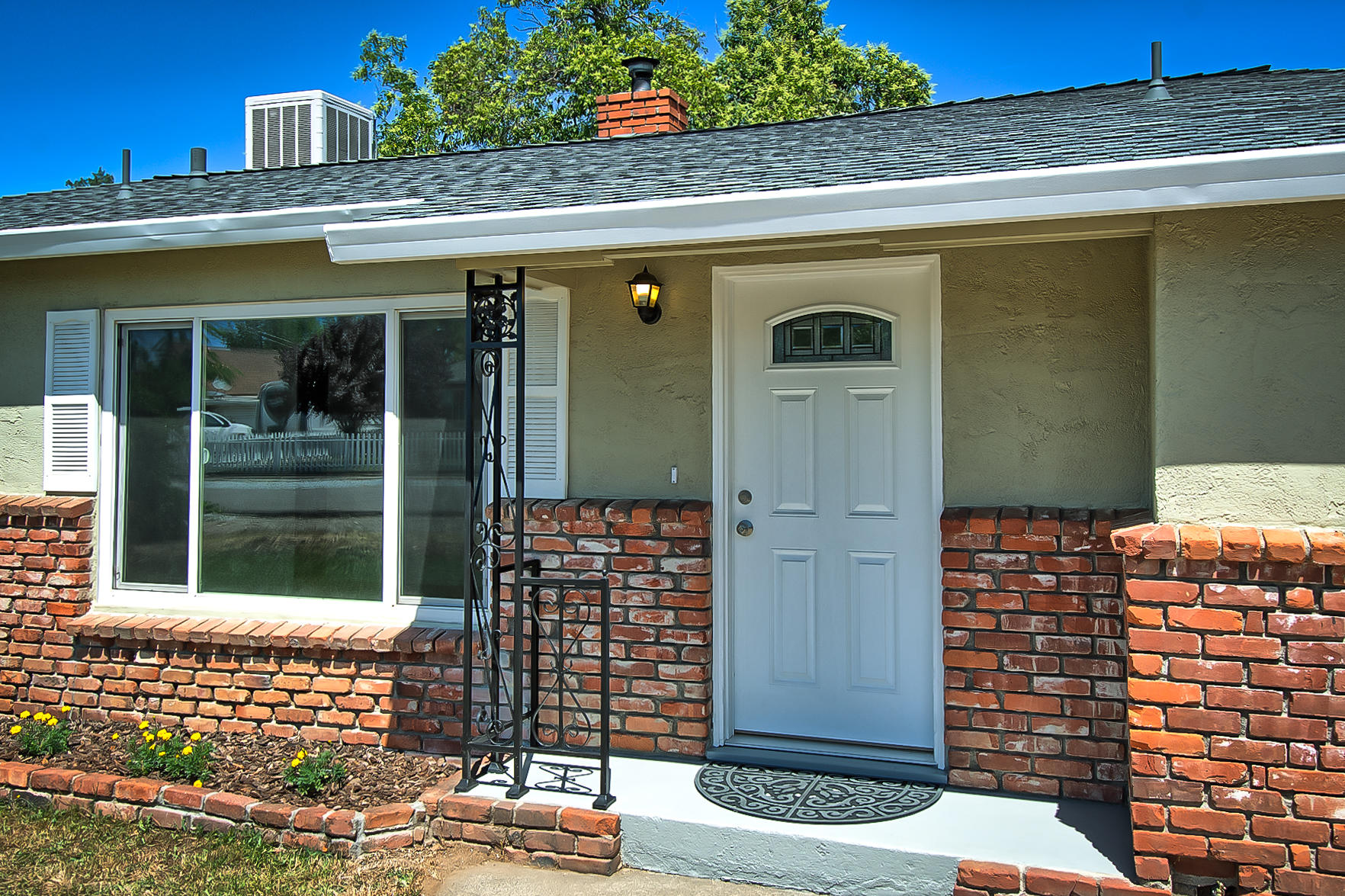 827 Ridge Road Redding, CA 96003 - Photo 3 of 32 Front
