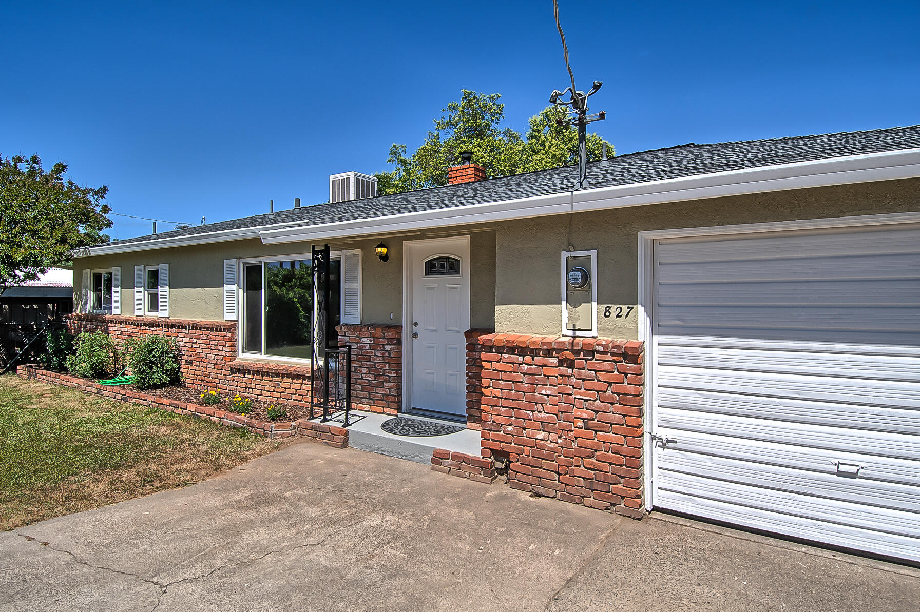 827 Ridge Road Redding, CA 96003 - Photo 32 of 32 Front