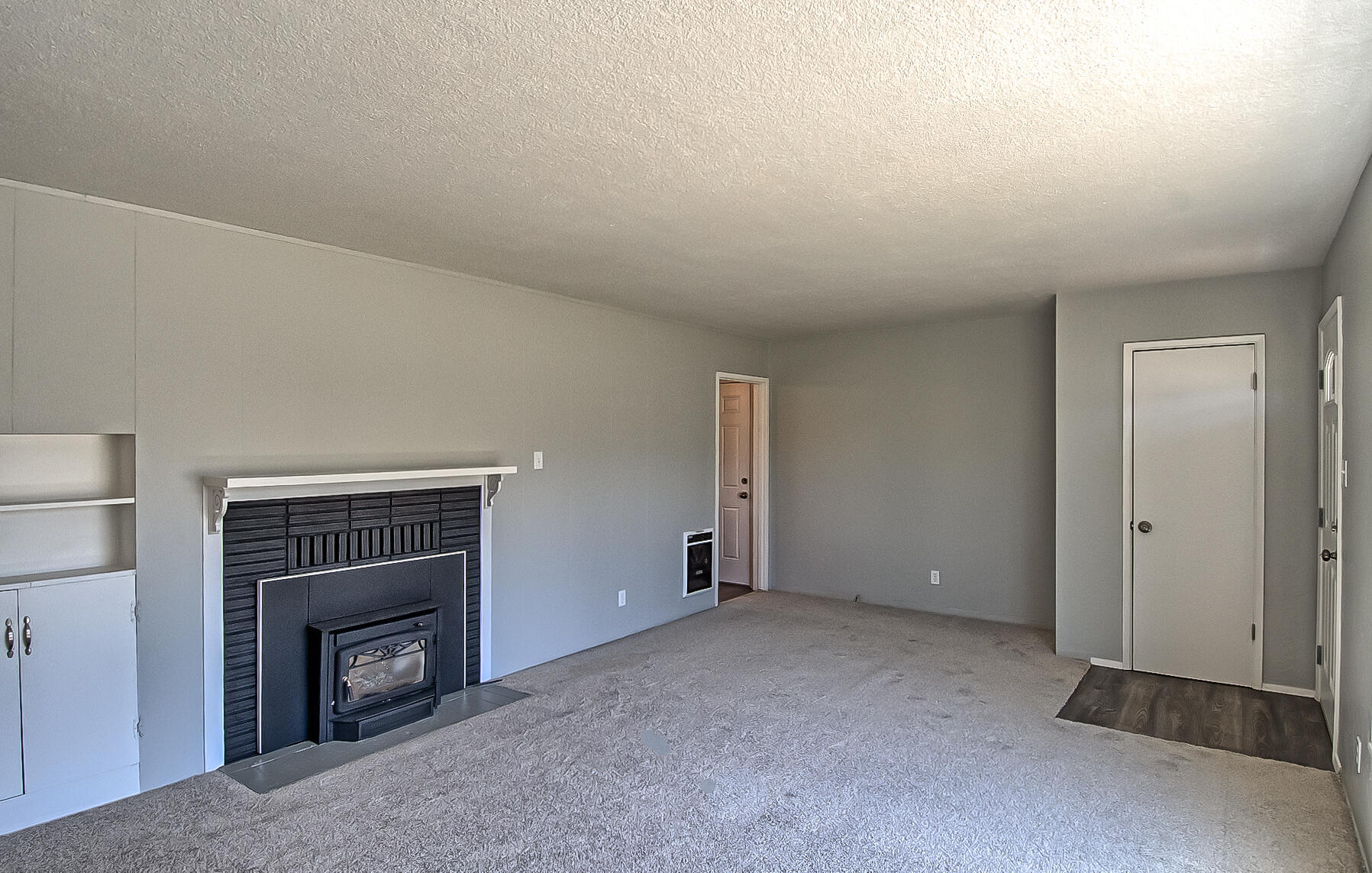 827 Ridge Road Redding, CA 96003 - Photo 6 of 32 Living Room