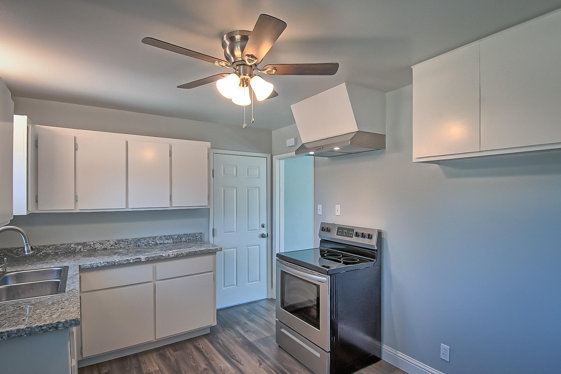 827 Ridge Road Redding, CA 96003 - Photo 8 of 32 Kitchen