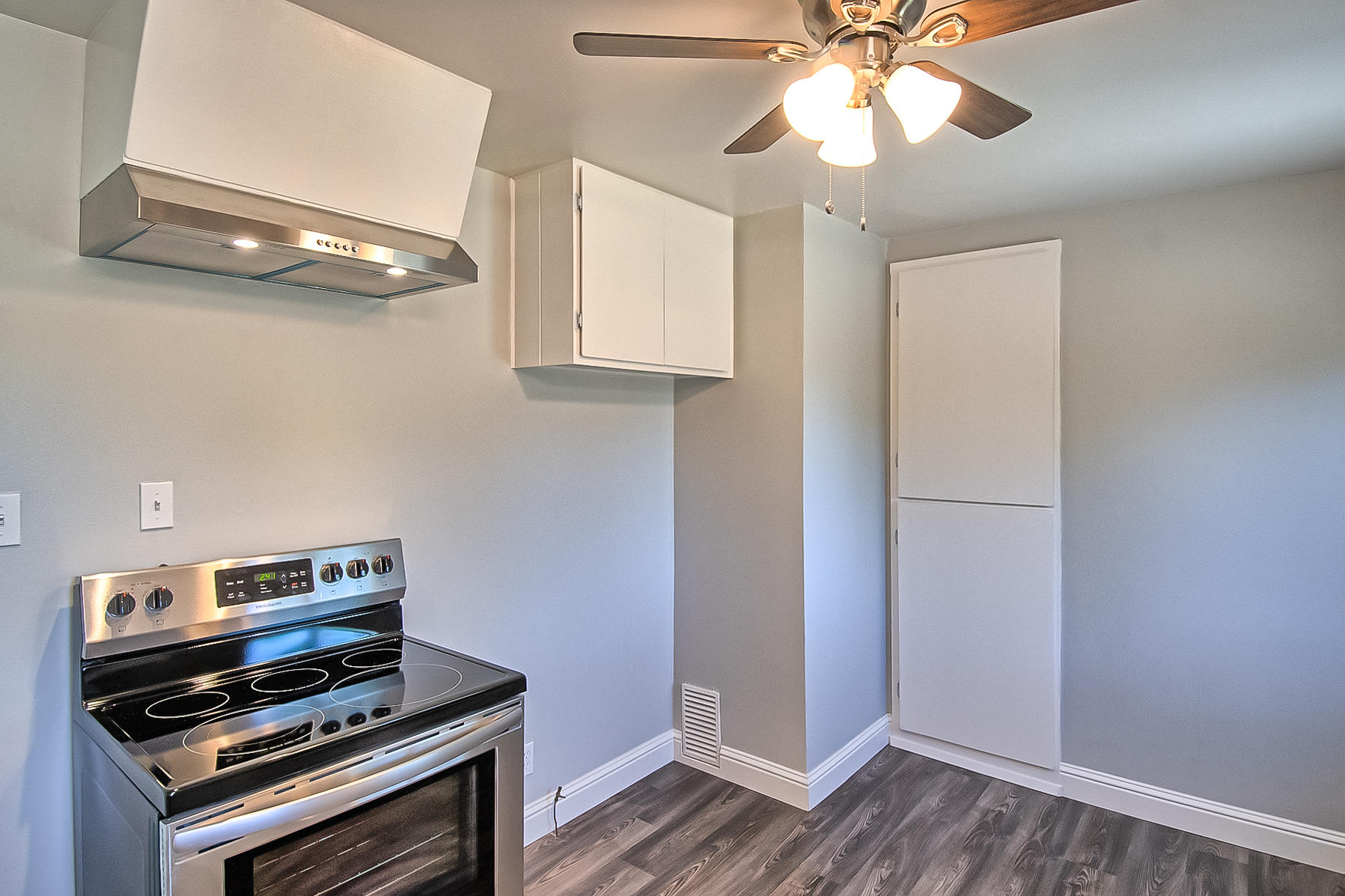 827 Ridge Road Redding, CA 96003 - Photo 9 of 32 Kitchen