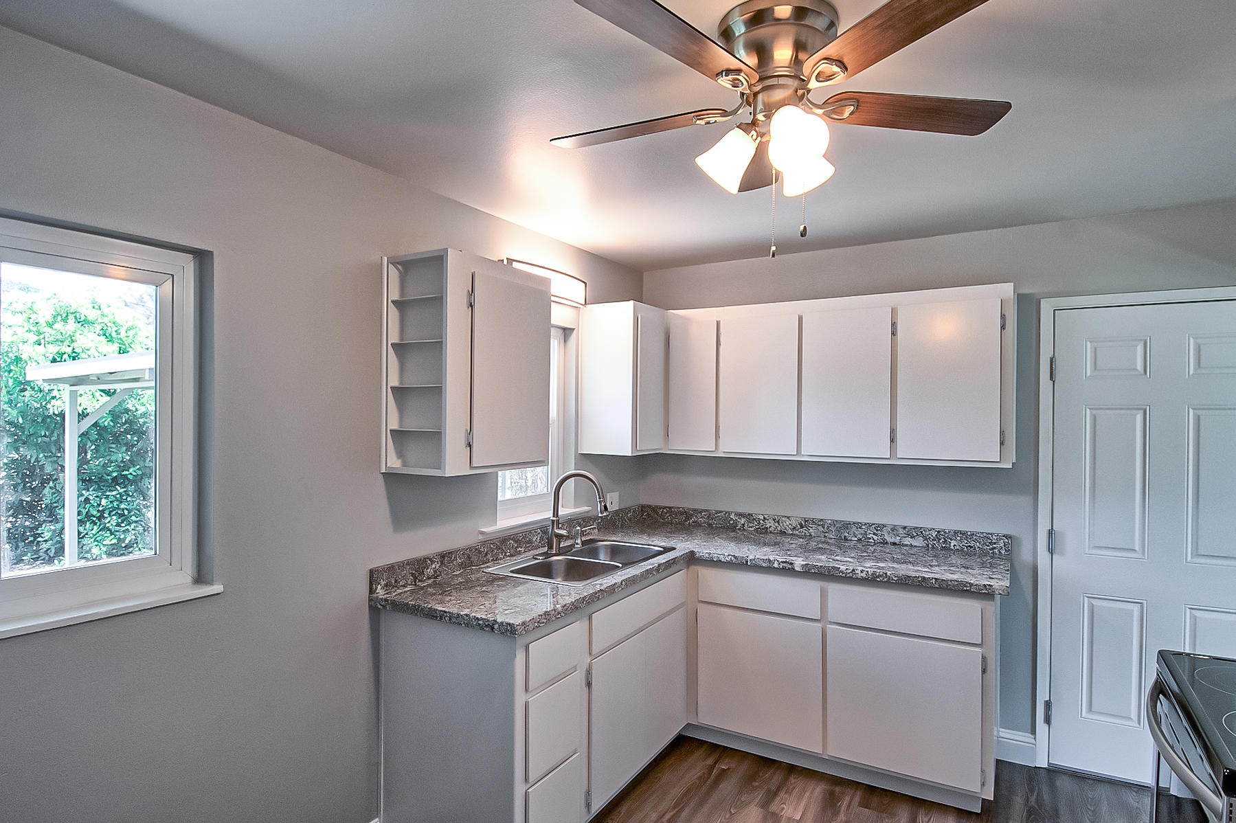 827 Ridge Road Redding, CA 96003 - Photo 10 of 32 Kitchen