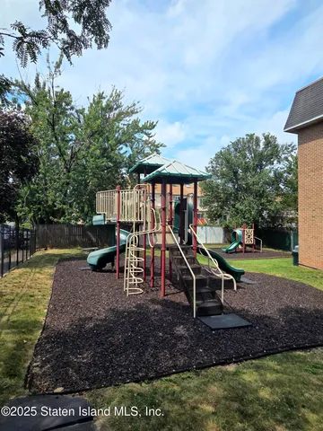 $468,800 | 400 Maryland Avenue, Unit 3D | Rosebank