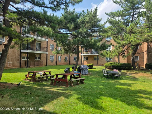 $468,800 | 400 Maryland Avenue, Unit 3D | Rosebank