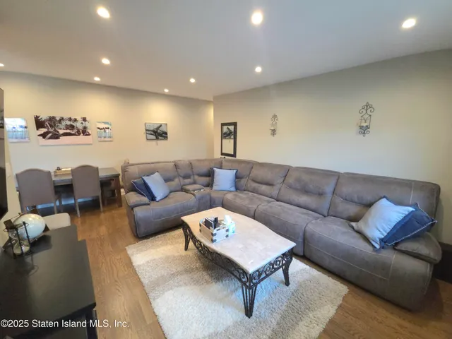 $468,800 | 400 Maryland Avenue, Unit 3D | Rosebank