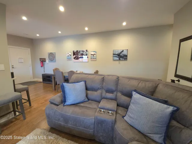 $468,800 | 400 Maryland Avenue, Unit 3D | Rosebank