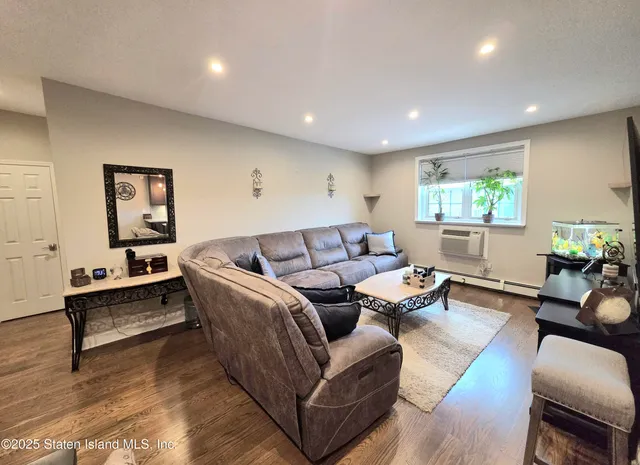 $468,800 | 400 Maryland Avenue, Unit 3D | Rosebank