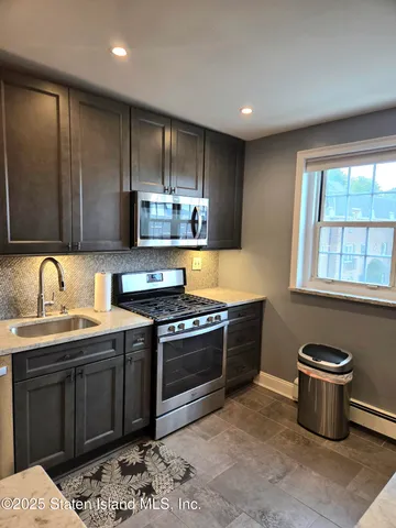 $468,800 | 400 Maryland Avenue, Unit 3D | Rosebank