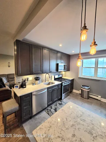 $468,800 | 400 Maryland Avenue, Unit 3D | Rosebank