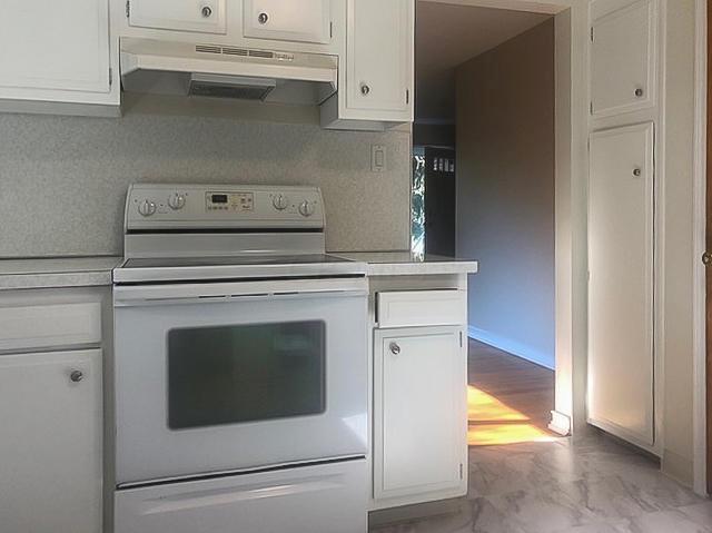 2022 Kentwell Road Columbus, OH 43221 - Photo 14 of 24 Kitchen