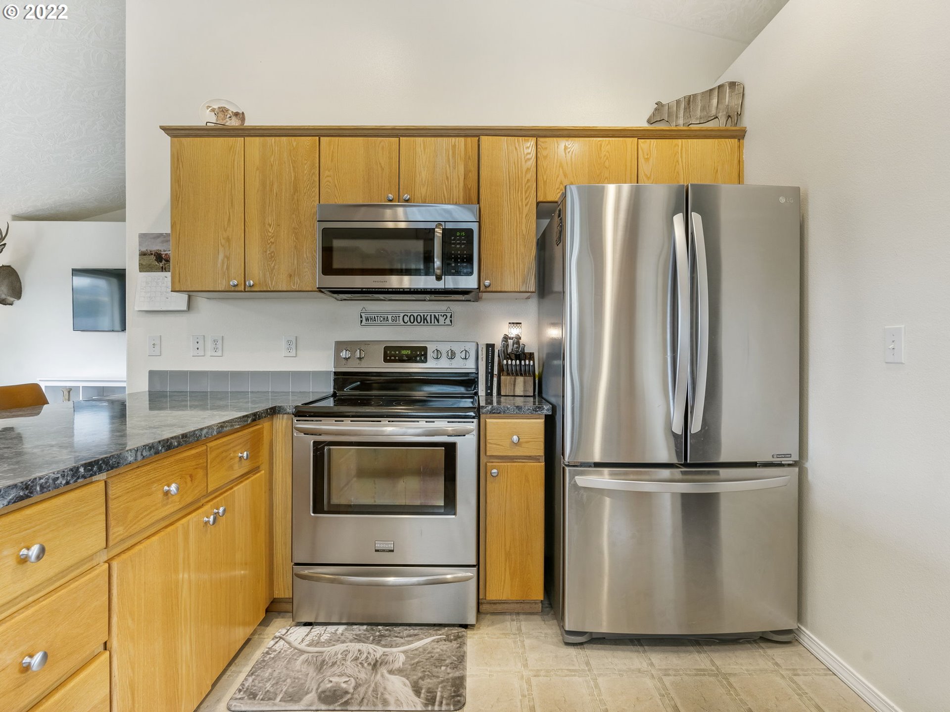 742 Kelsey Loop Molalla, OR 97038 - Photo 11 of 29 Kitchen