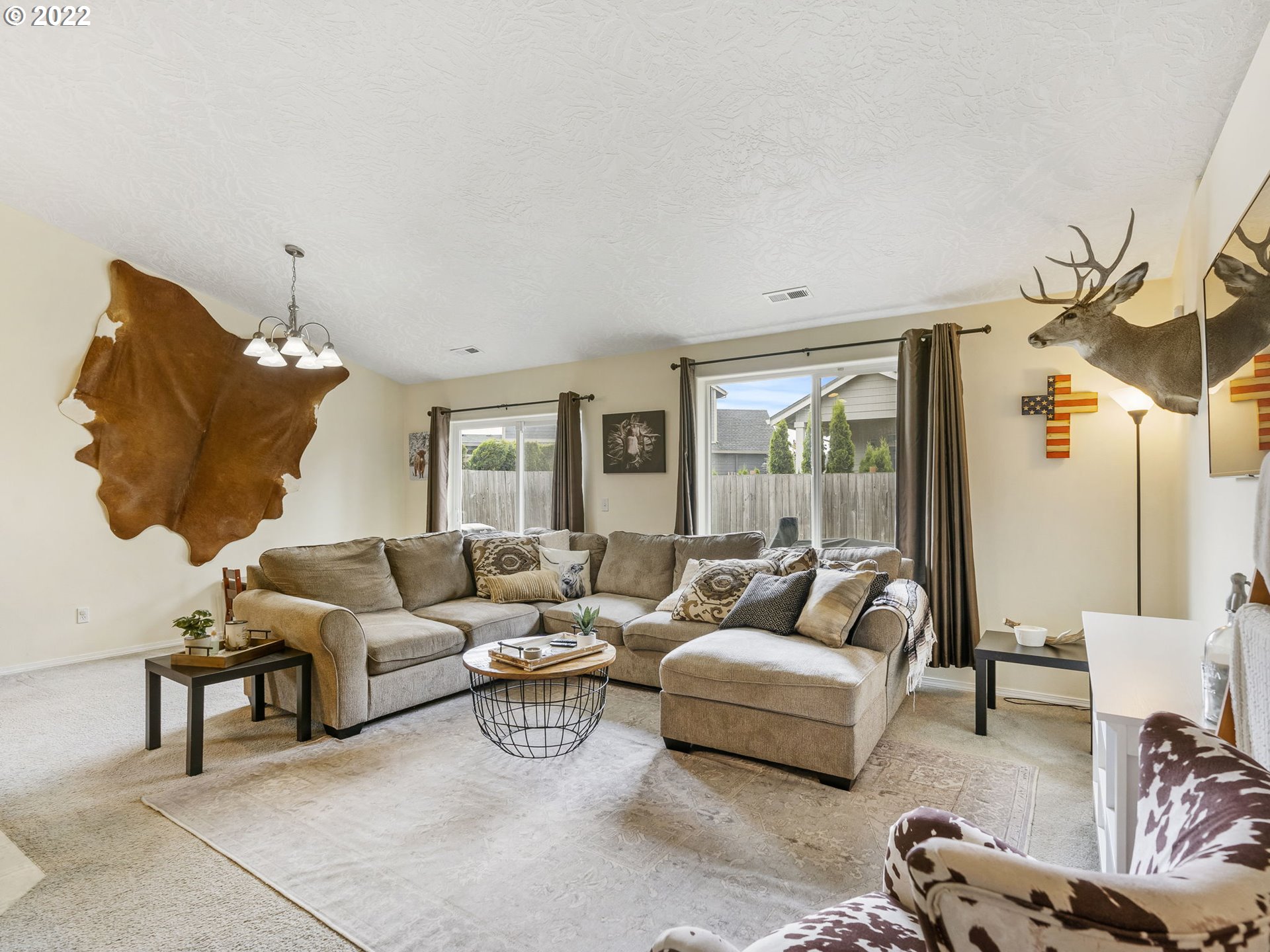 742 Kelsey Loop Molalla, OR 97038 - Photo 6 of 29 Living Room
