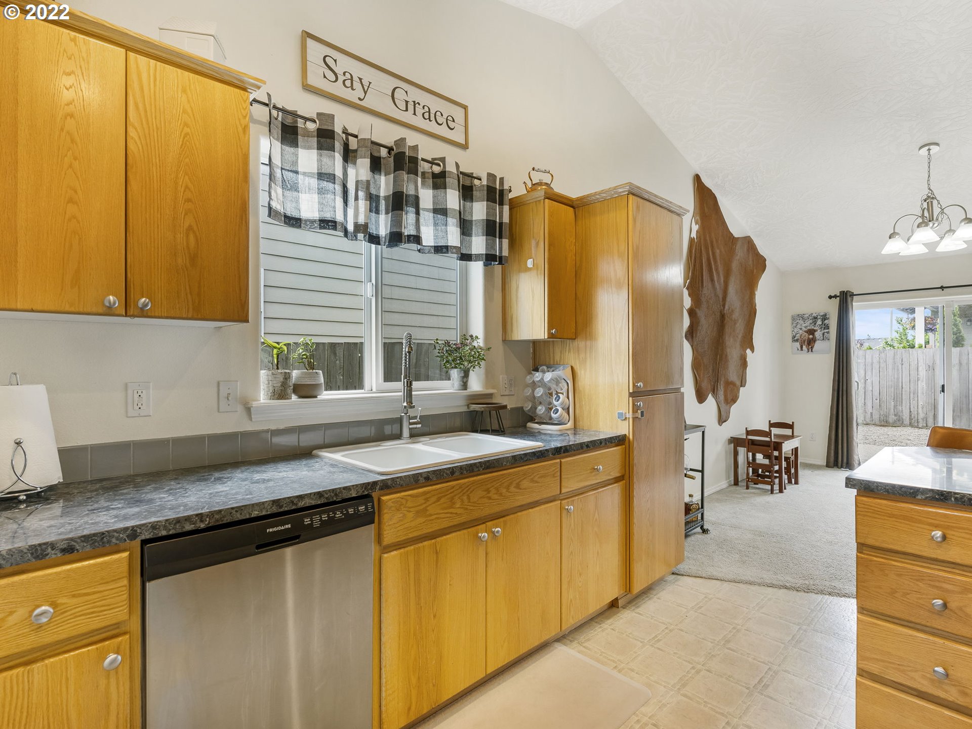 742 Kelsey Loop Molalla, OR 97038 - Photo 10 of 29 Kitchen