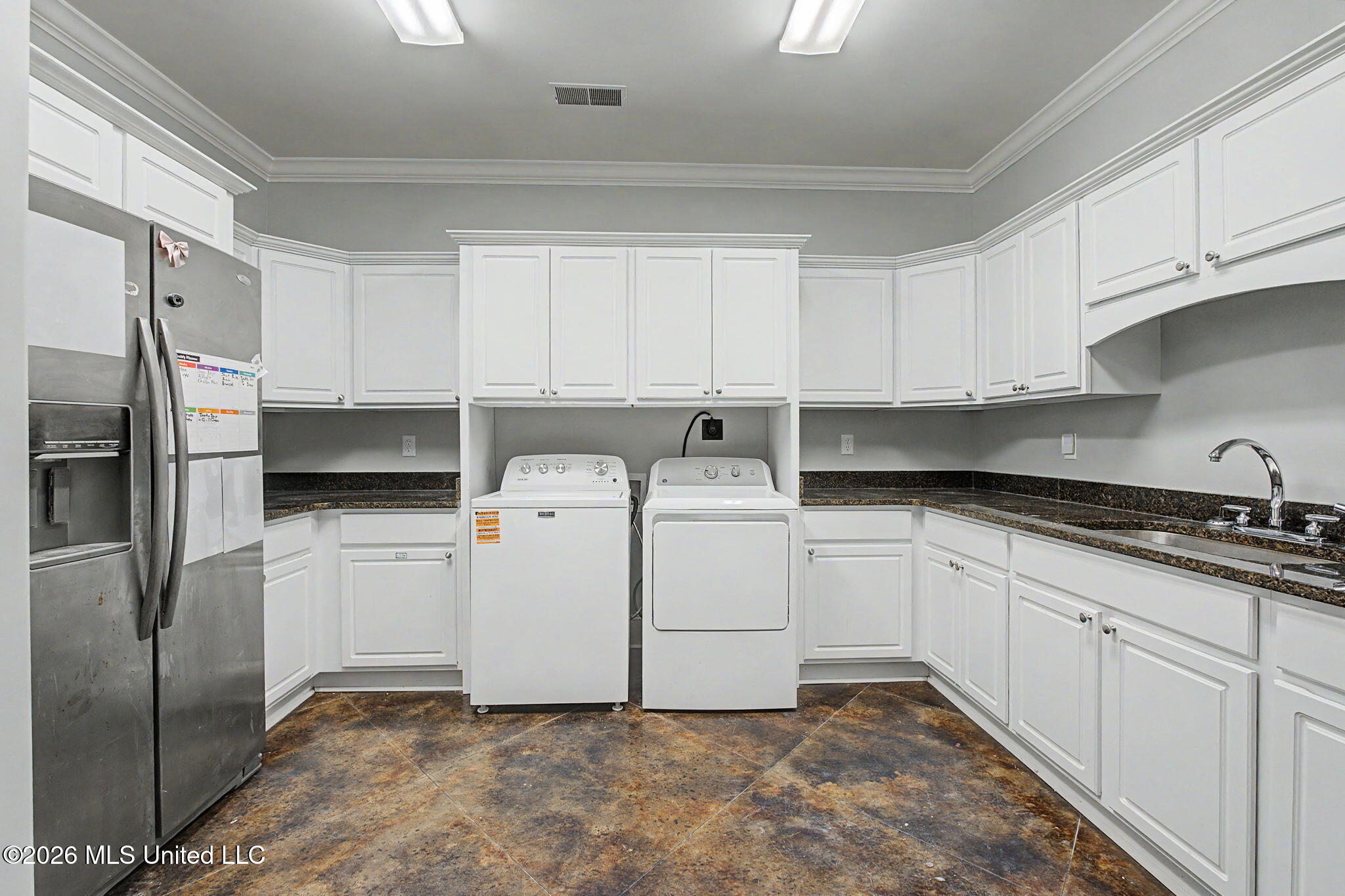 1595 Southern Rdg Trail Olive Branch, MS 38654 - Photo 36 of 48 Laundry Room