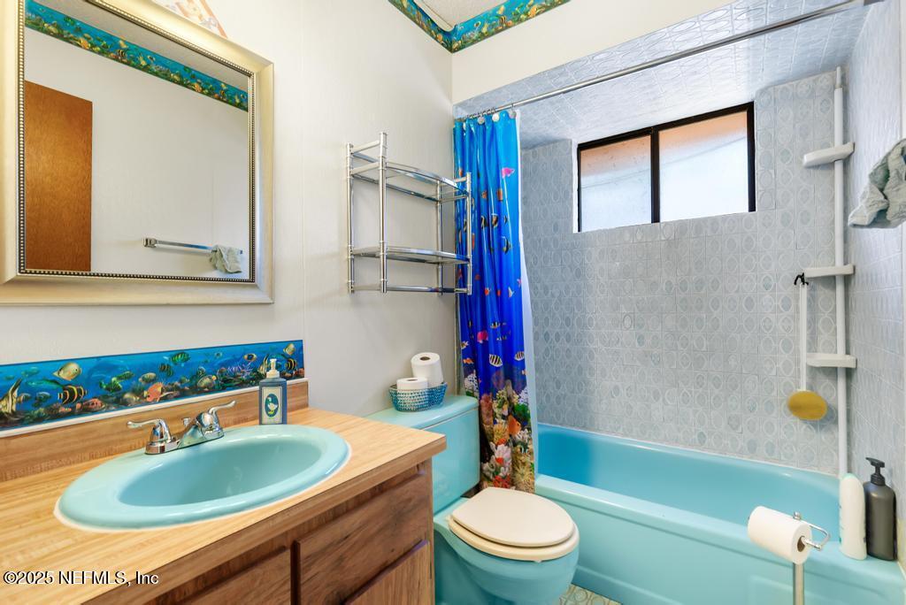 5342 Hickson Road Jacksonville, FL 32207 - Photo 10 of 19 a bathroom with a sink a toilet and shower