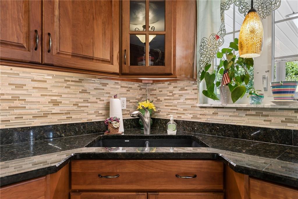 158 Harry Long Road Greensburg, PA 15601 - Photo 8 of 37
